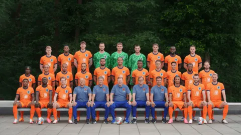 “曼城冬季转会活跃，瓜帅能否避免重蹈覆辙，追求更高成就？”