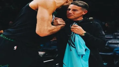 中国队亚冬会冰壶混双赛力克哈萨克斯坦，实现首战告捷